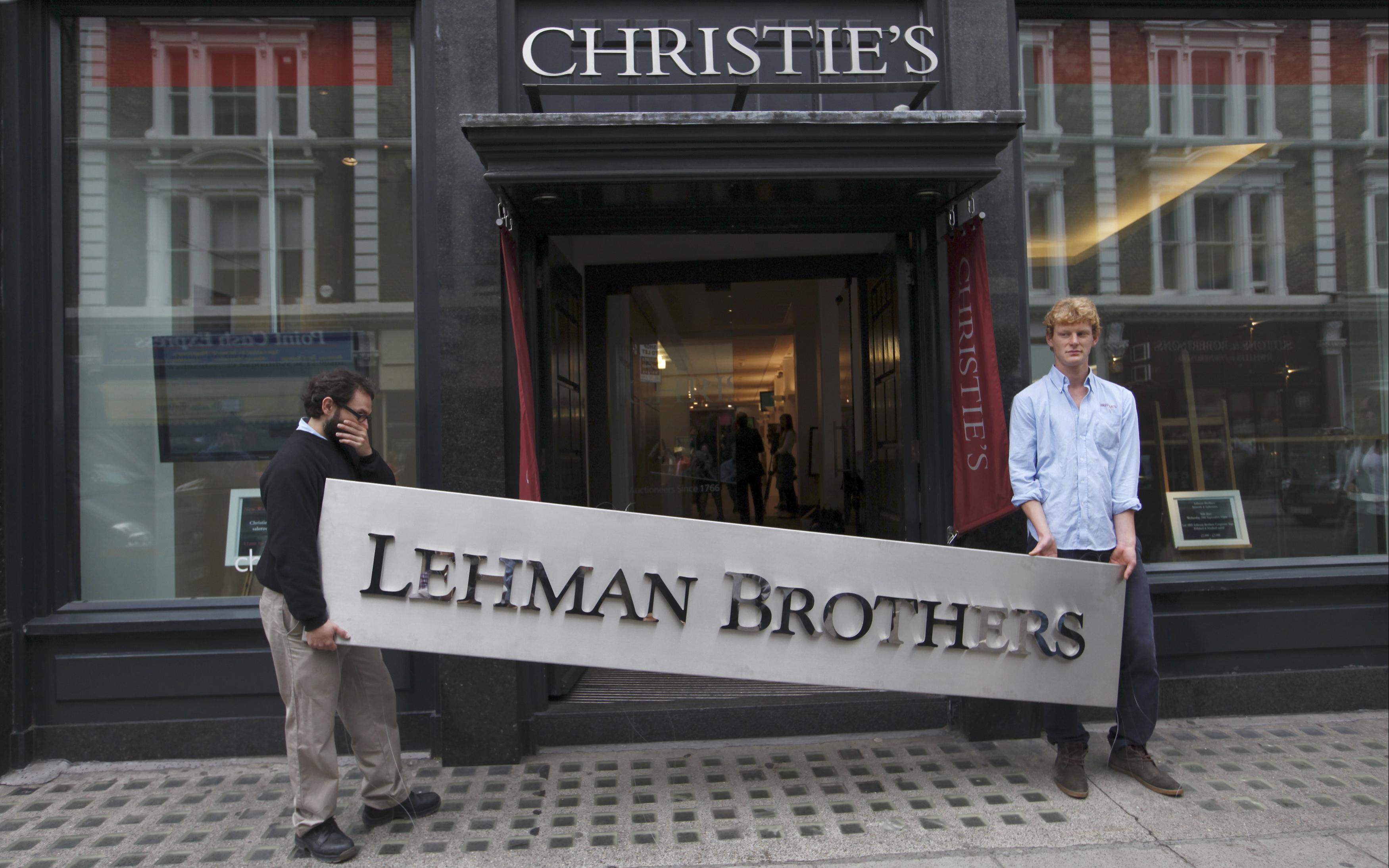 Логотип инвестиционного банка Lehman Brothers на аукционе Christie&#39;s
