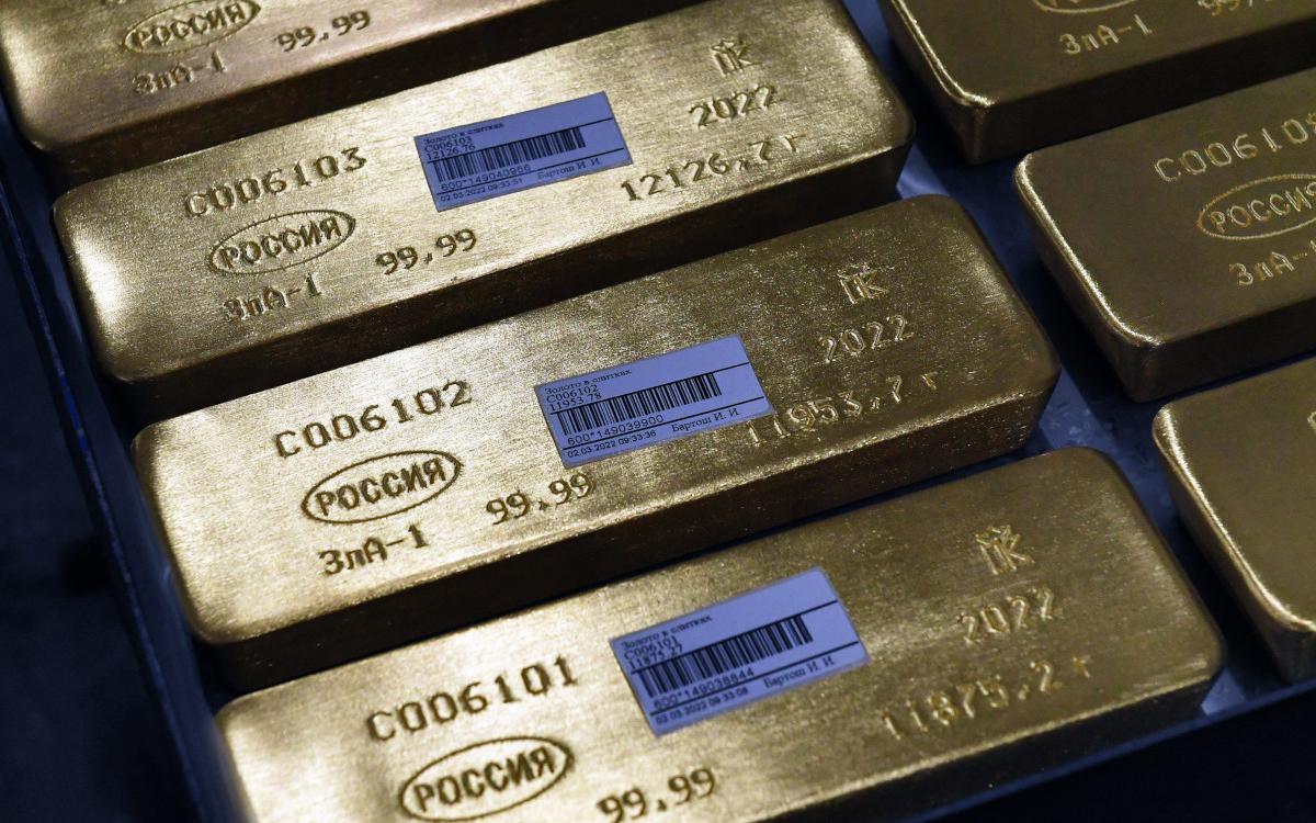 Маркированные слитки золота высшей пробы 99,99% чистоты на Красноярском заводе цветных металлов имени В. Н. Гулидова &laquo;Красцветмет&raquo;